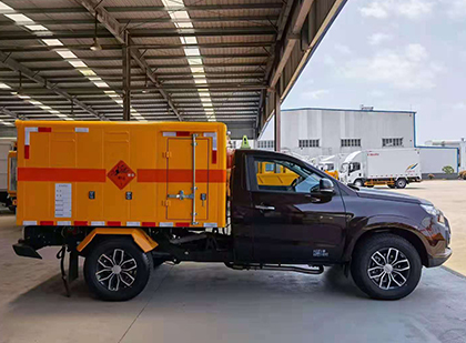 青冈爆破器材运输车